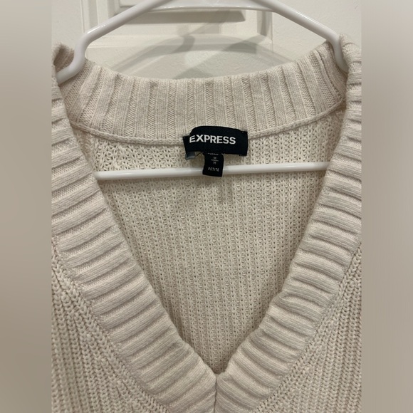 Express Deep V Forest Ivory Sweater Size Medium Petite - Picture 2 of 4
